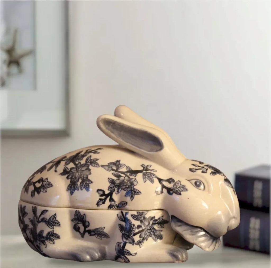 Bleu Blanc Rabbit Bonbonnière: A Touch of Whimsy